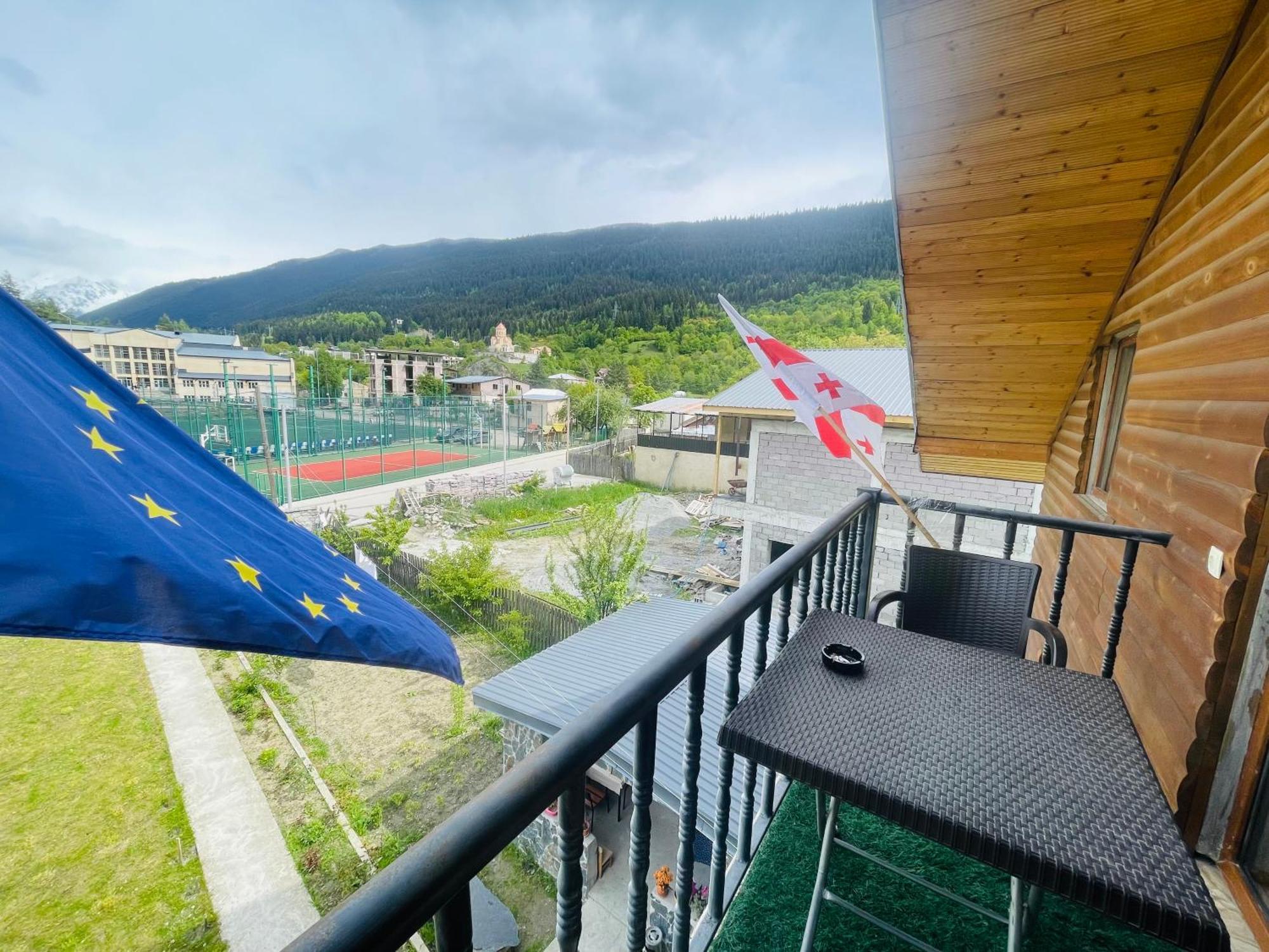 Manana Japaridze'S Guesthouse Mestia Exteriör bild