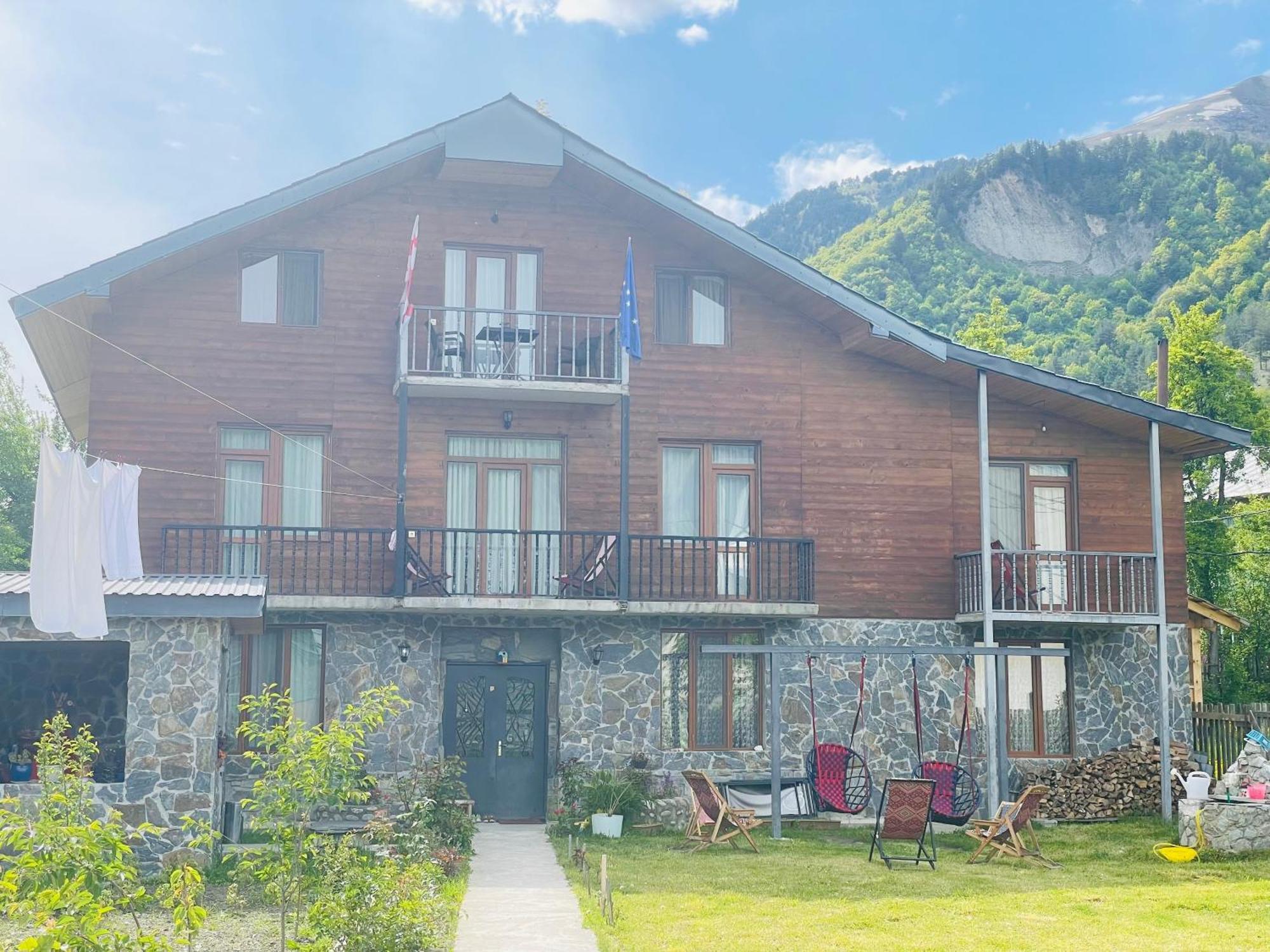 Manana Japaridze'S Guesthouse Mestia Exteriör bild