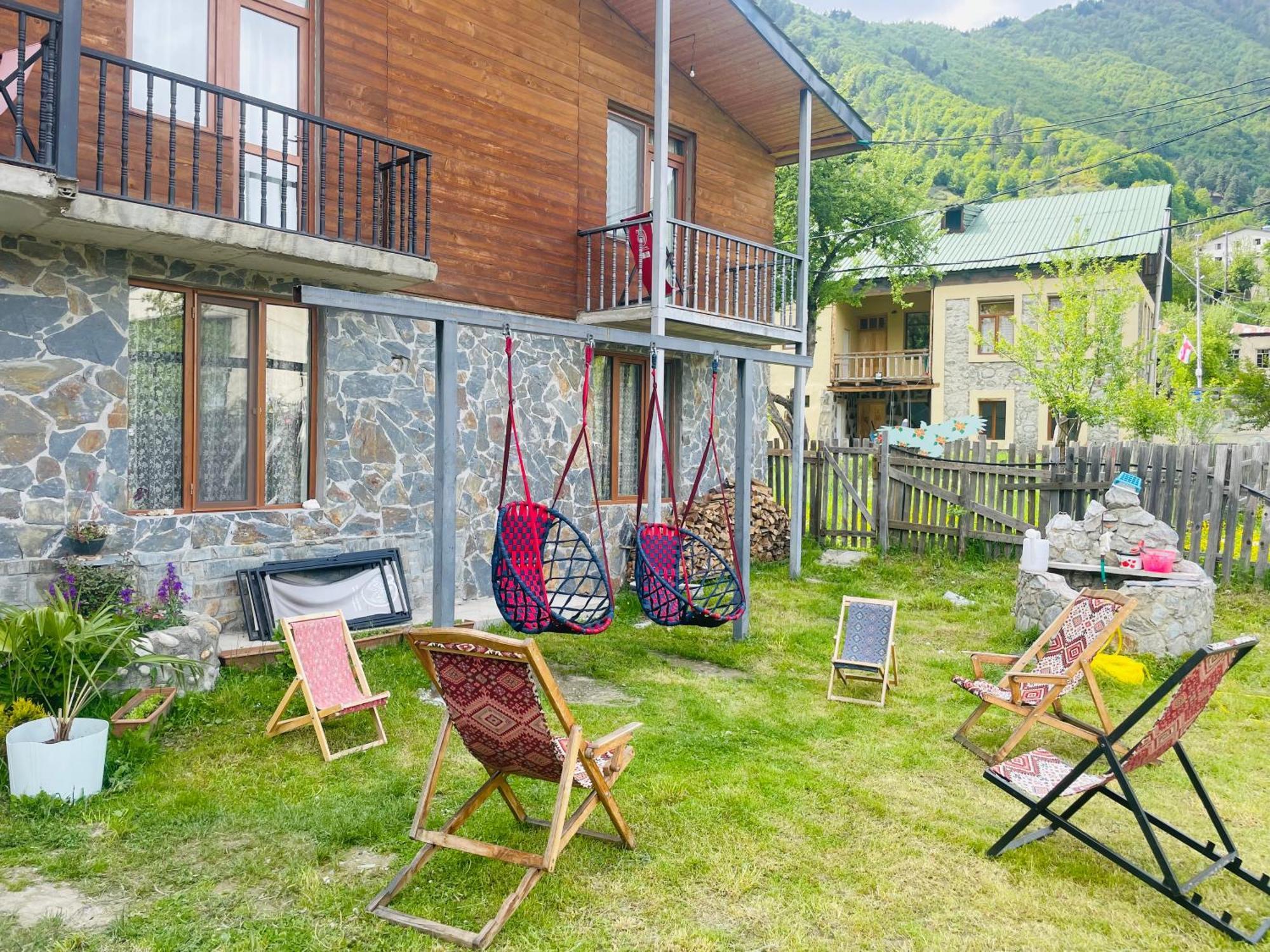 Manana Japaridze'S Guesthouse Mestia Exteriör bild