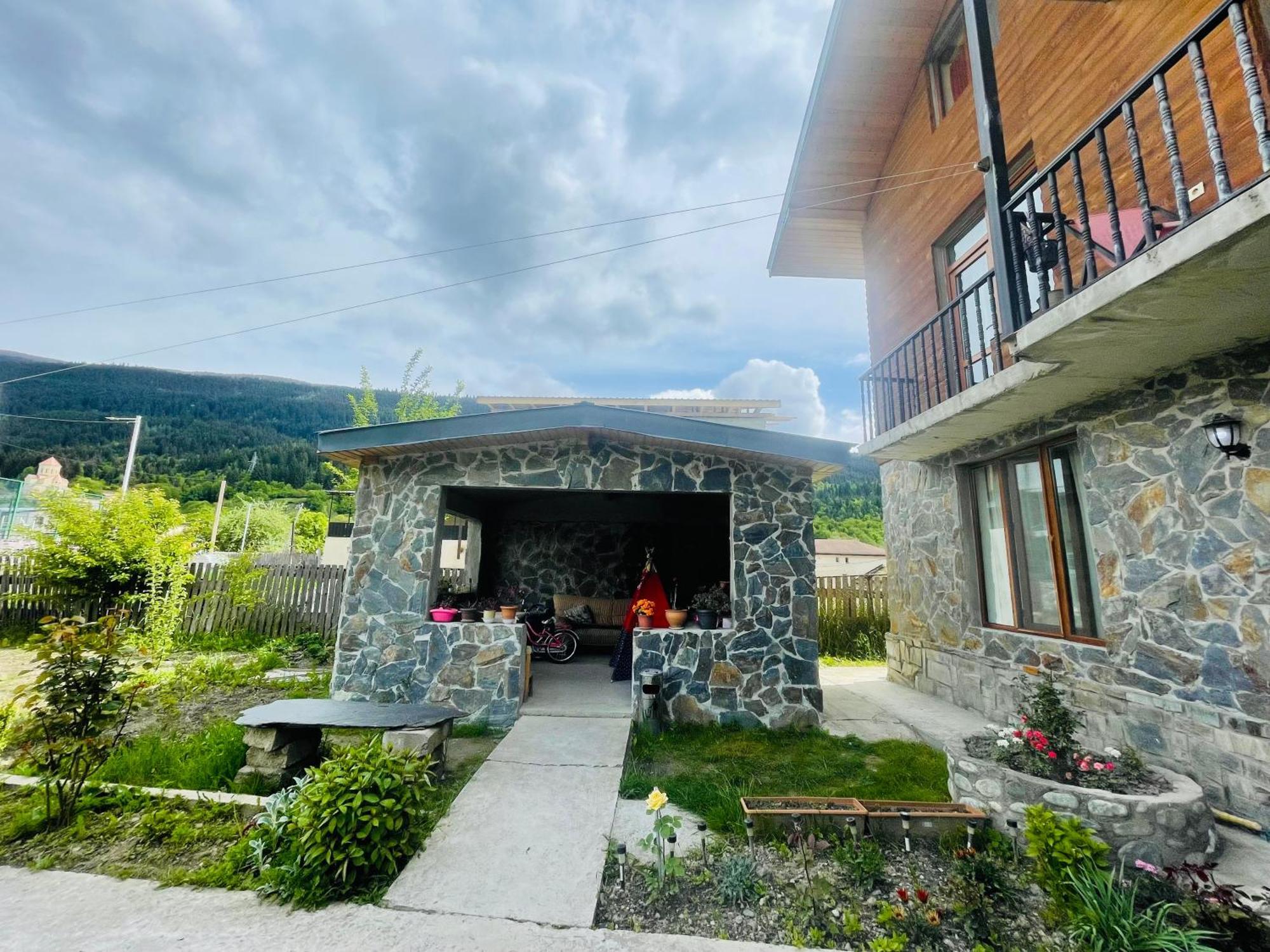 Manana Japaridze'S Guesthouse Mestia Exteriör bild