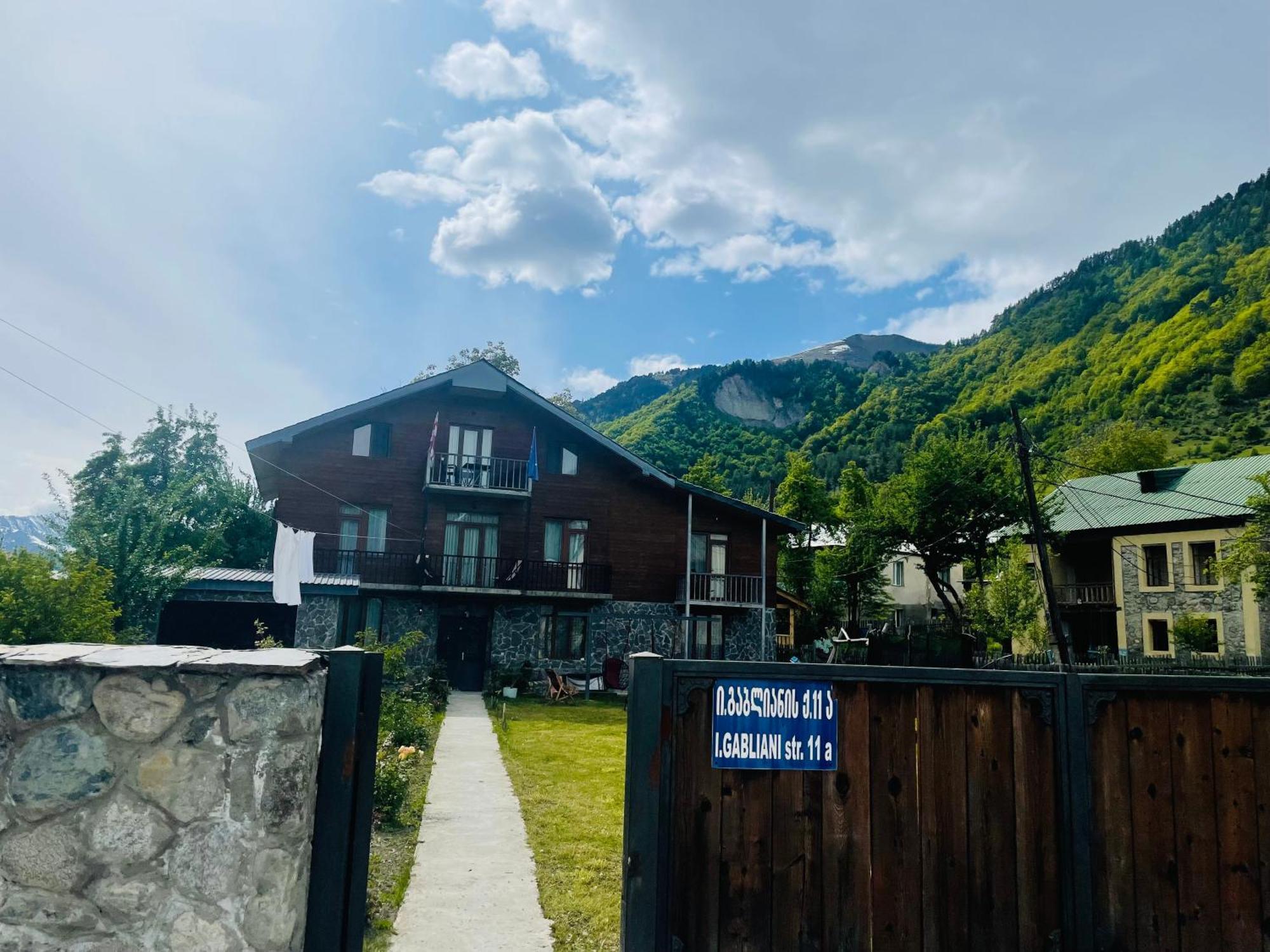 Manana Japaridze'S Guesthouse Mestia Exteriör bild